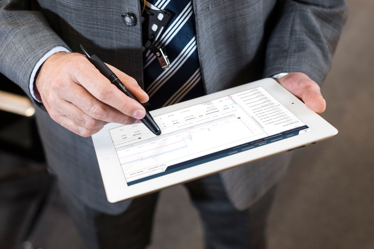 Powerpoint Optimised Image-210524_wartsila_enhanced_support_image_4-data_trending-final