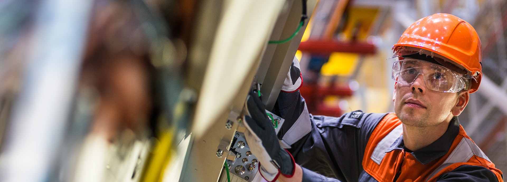 Wärtsilä service employee at work