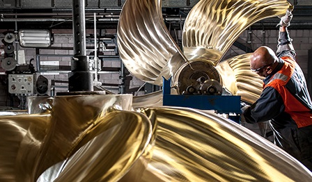 Wärtsilä service employee working on a propeller