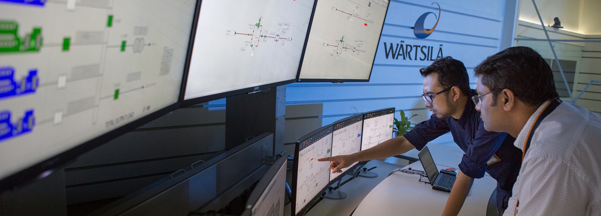 Wärtsilä employees monitor engines