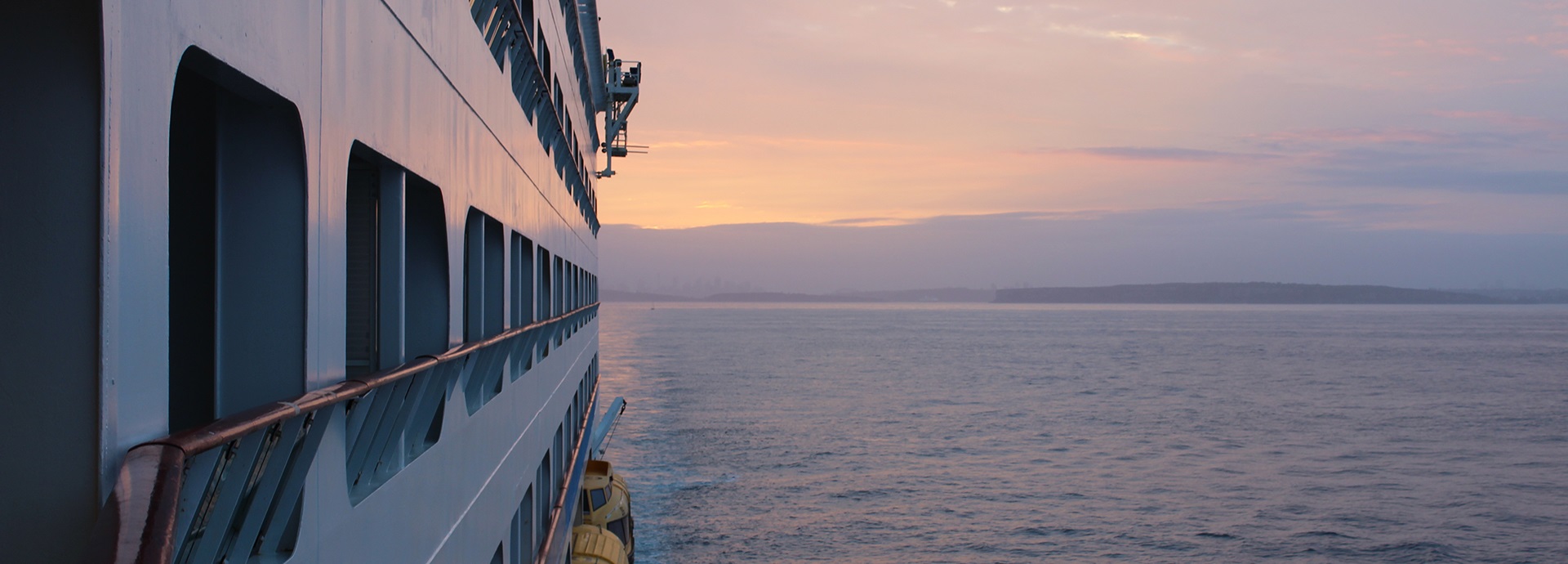 side view cruise vessel