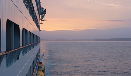 side view cruise vessel