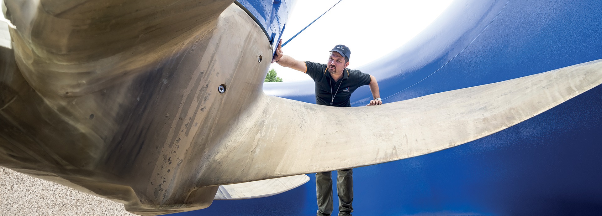 Wärtsilä employee checking a ship propeller