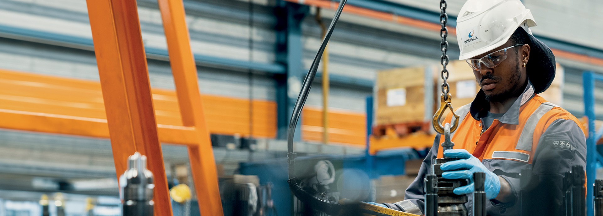 Wärtsilä service employee at work