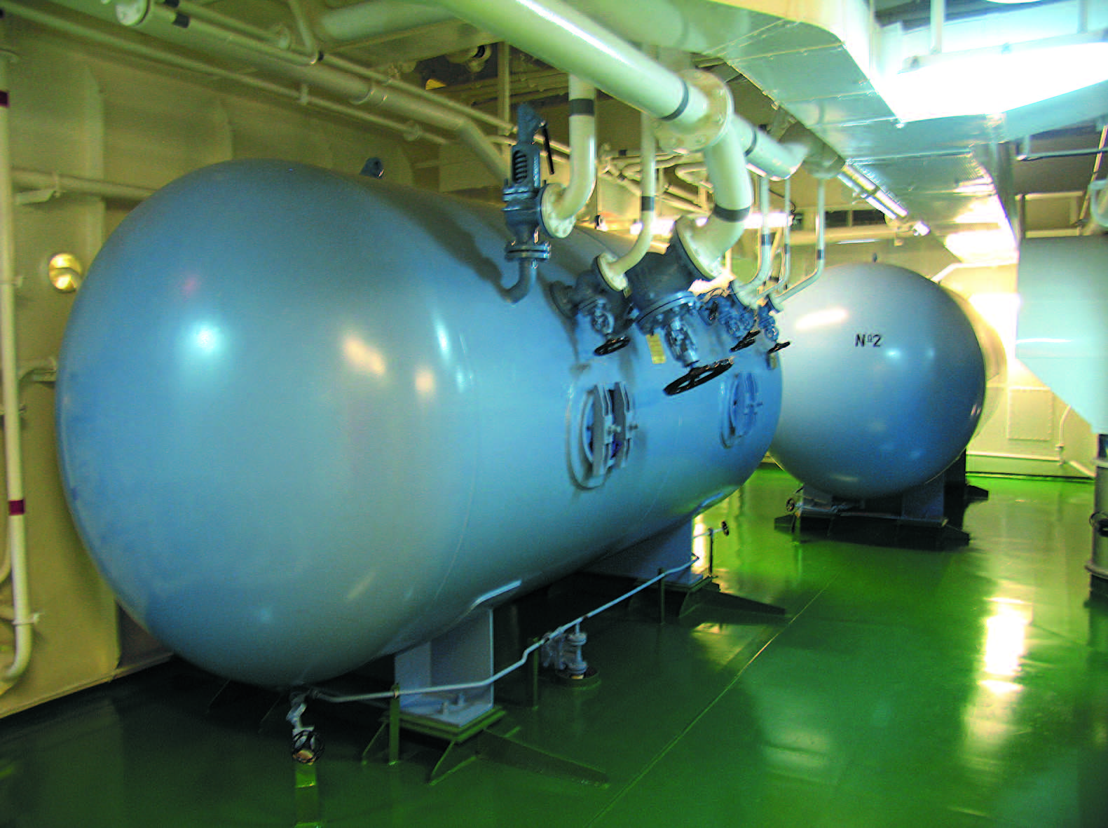 Air receiver, air reservoir