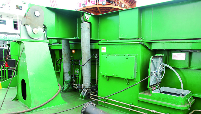 Hatch cover panel seals 