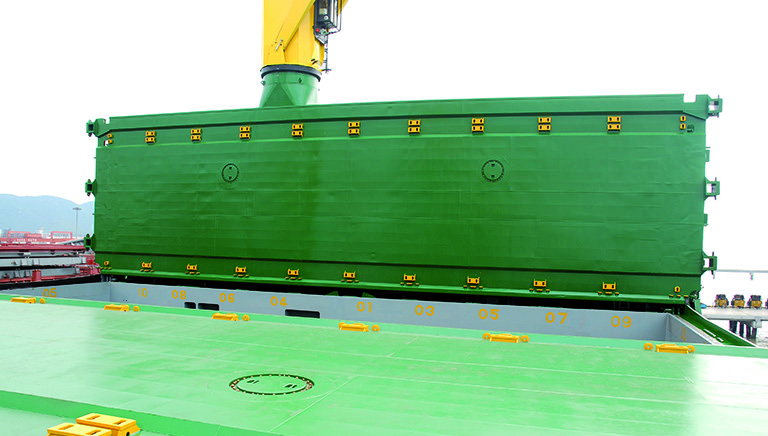 Hatch cover panel seals 