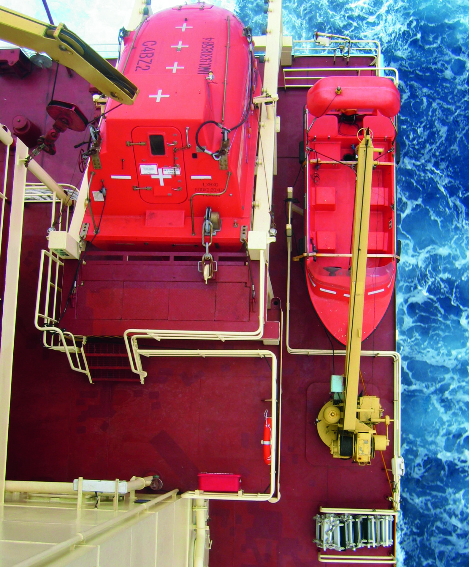 Launching appliance or arrangement 