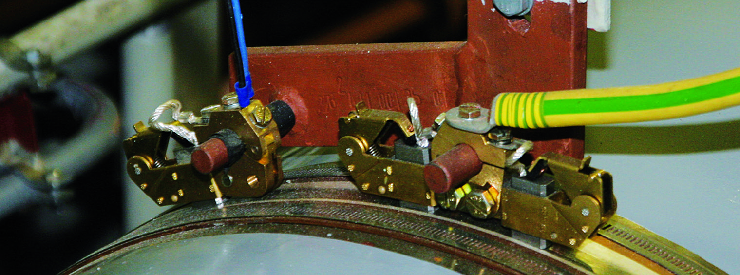 Shaft earthing device