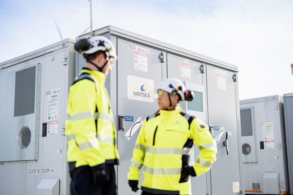 Engineers at Giga storage ES&O site. Shot in Q4 2023