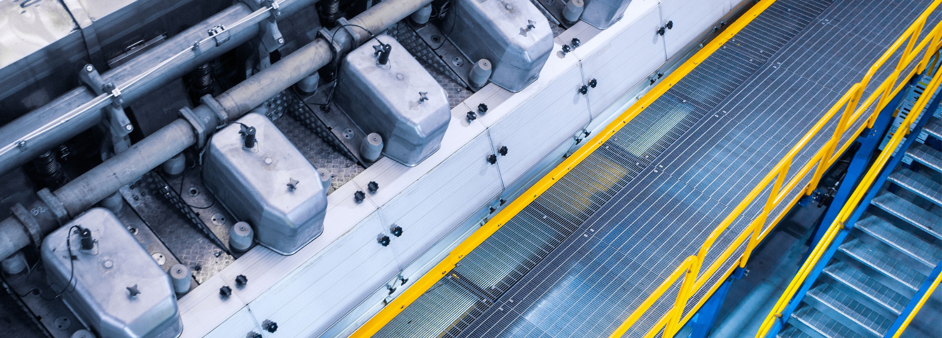 Engine isle (1920 x 690 px)