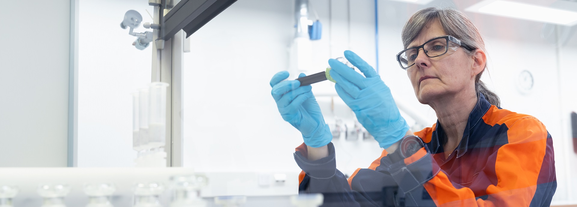 Wärtsilä employee in the testing laboratory