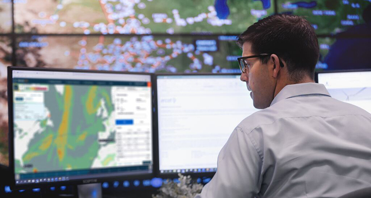 Wärtsilä expert using the Voyage Optimiser tool