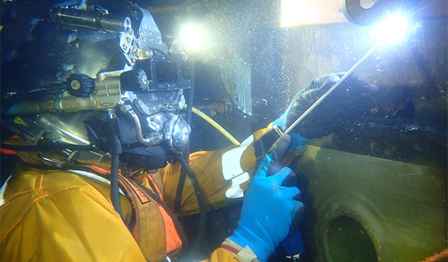 Underwater diver welding