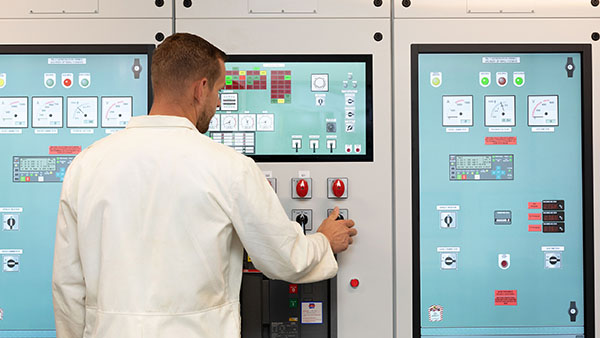 Engine Room Simulator in use