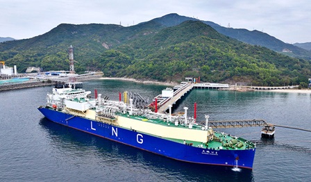 LNG carrier Dapeng Princess at the terminal