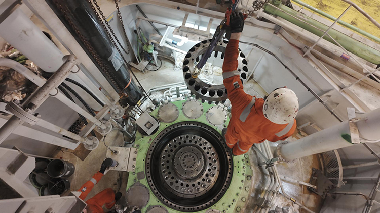 Thruster maintenance on board of Noble V-rig drillships