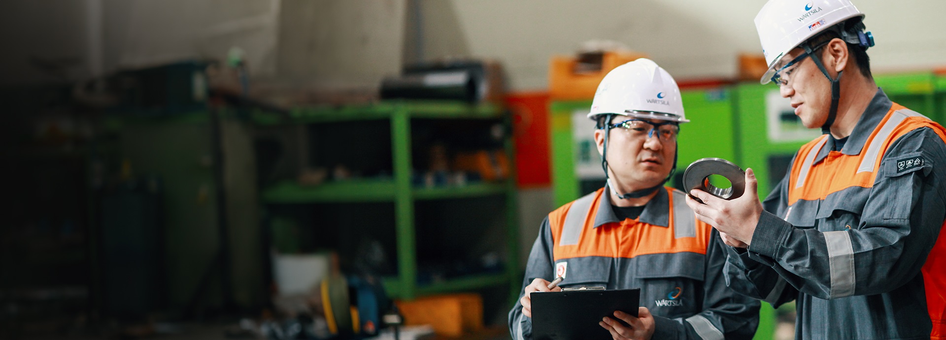 Wärtsilä service employees at work