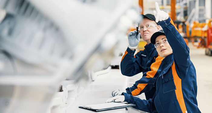 Wärtsilä service employees