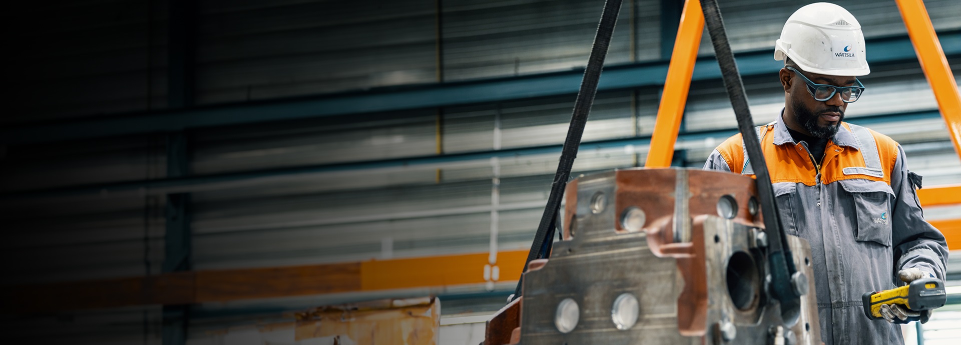 Wärtsilä employee in the workshop