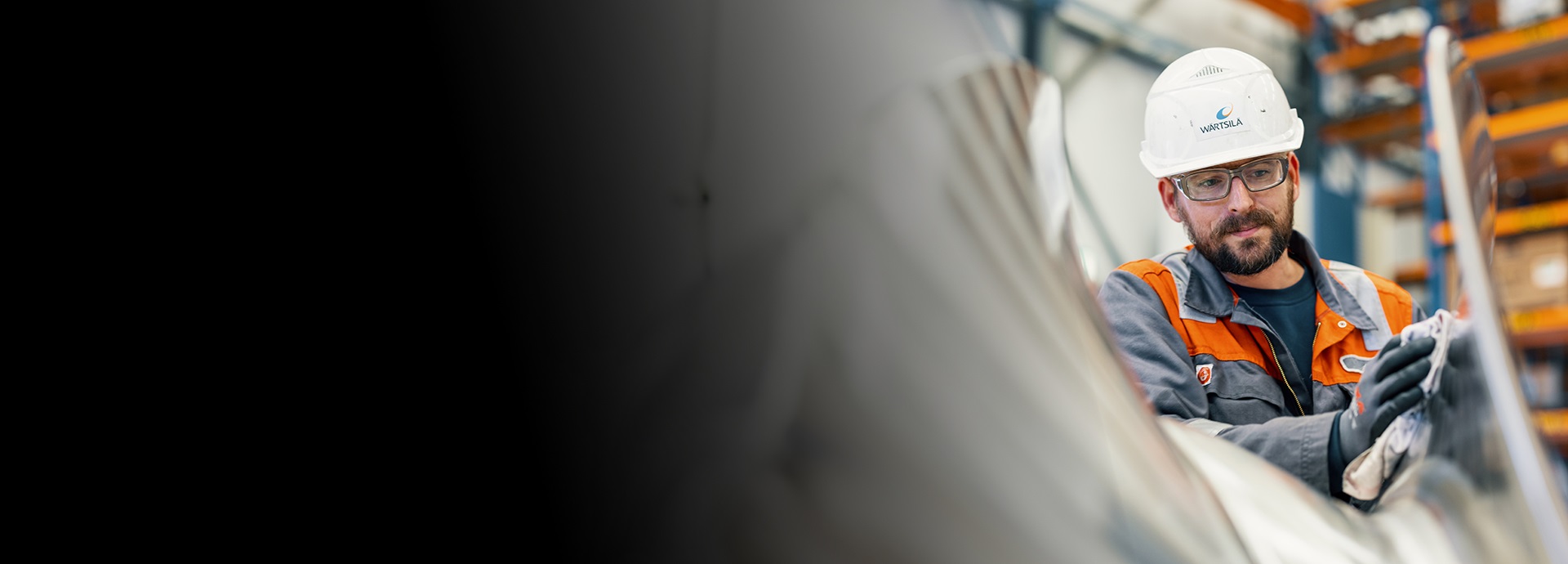 Wärtsilä service employee in the workshop