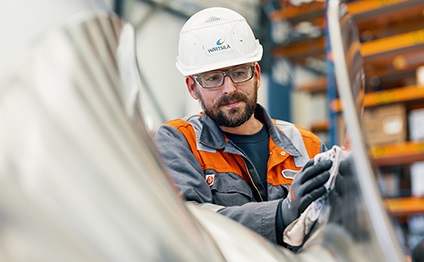 Wärtsilä service employee in the workshop